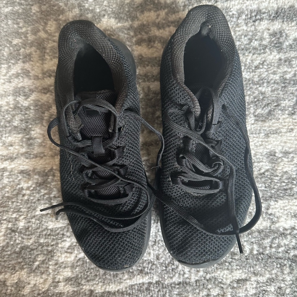 Black Tennis Shoes